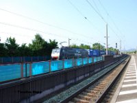 20130713-B-07  ES 64 F4-208 mit G�terzug auf den Schnellfahrgleisen in Richtung Offenburg bei der Durchfahrt von Achern am 13.07.2013