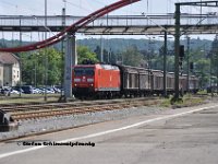 20130715-B014  185 094-0 der DB die mit gesenktem Stromabnehmer im Bahnhof Konstanz einrollt, da sie bis Konstanz mit einem Stromabnehmer mit schmaller Wippe in der Schweiz unterwegs war und ab Konstanz den anderen Stromabnehmer mit deutscher Wippe anlegen muss.