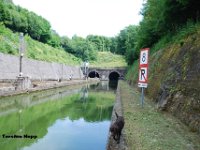 20130717-B010  Tunnel Portal der Bahnstrecke und danebenliegend vom Canal du Rhin au Marne