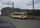 thuin-16082020-B009  Tram Nr 10480 bei der fahrt aus Lobbes nach Thuin am Friedhof Thuin vorbei