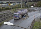 DU-06102020-B03  Ein Lastwagen-Gespann, wie es im �ffentlichen strassenverkehr nicht fahren darf, da der Auflieger ein gr�sseres Volumen aufweist, so das er zu Breit und im Beladenen Zustand zu schwer ist.