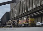 DU-06102020-B36  Lok 573 mit Sch�ttwagen an der Schmelze