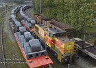 DU-06102020-B45  Lok 542 beim zusammenstellen von einem Beladenen Stahlzug